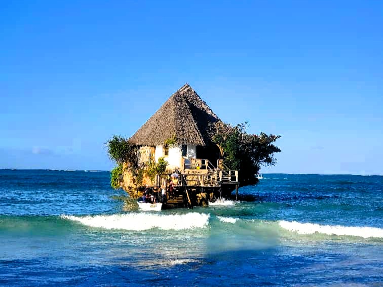 Snorkeling and lunch at The Rock Restaurant image
